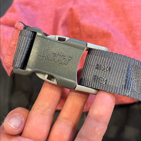 Hurtta Size 32” Expedition Parka Dog Coat in Beetroot - Picture 7 of 16